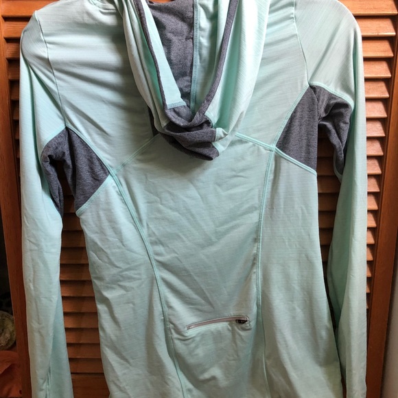 Workout pullover - Picture 3 of 3